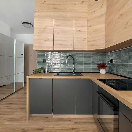 Apartment Charming In With Balcony Close To Attractions By Renters