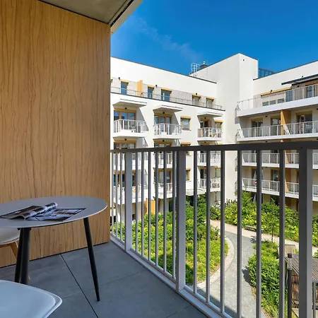 Charming In With Balcony Close To Attractions By Renters Apartment